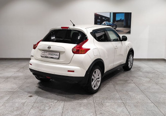 Подержанный автомобиль Nissan Juke 2012 года (5 фото)