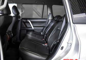 Подержанный автомобиль Toyota Land Cruiser Prado 2014 года (10 фото)