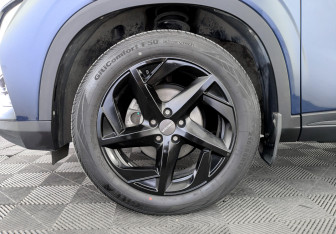 Подержанный автомобиль Omoda C5 2023 года (18 фото)