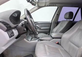 Подержанный автомобиль BMW X5 2003 года (10 фото)