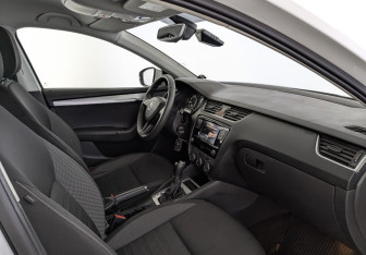 Подержанный автомобиль Skoda Octavia Liftback 2018 года (13 фото)