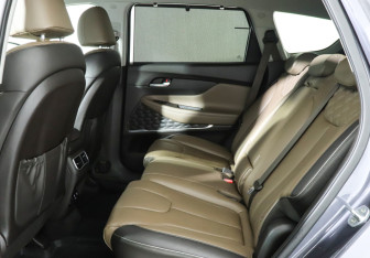 Подержанный автомобиль Hyundai Santa Fe 2022 года (10 фото)