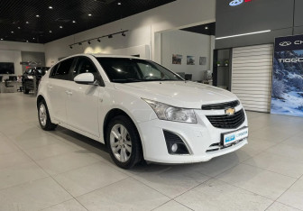Подержанный автомобиль Chevrolet Cruze Hatchback 2013 года (3 фото)