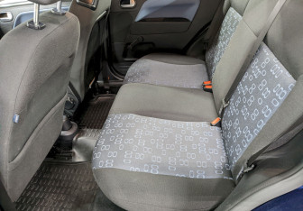 Подержанный автомобиль Ford Fusion 2005 года (14 фото)
