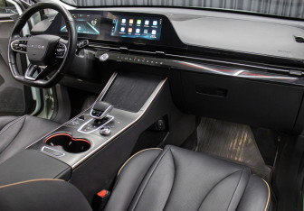 Подержанный автомобиль Omoda C5 2024 года (11 фото)