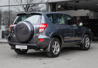 Подержанный автомобиль Toyota RAV4 2012 года (4 фото)