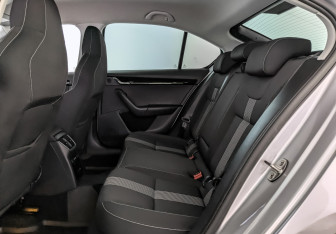 Подержанный автомобиль Skoda Octavia Liftback 2019 года (12 фото)