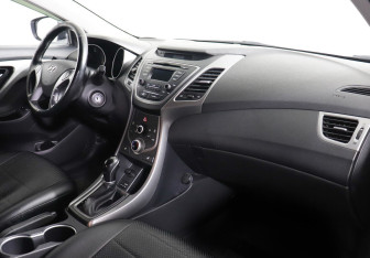 Подержанный автомобиль Hyundai Elantra Sedan 2014 года (5 фото)