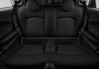 Подержанный автомобиль MINI Hatch 2018 года (19 фото)