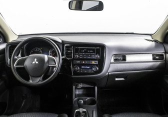 Подержанный автомобиль Mitsubishi Outlander 2012 года (12 фото)