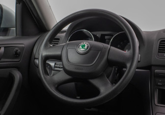 Подержанный автомобиль Skoda Yeti 2011 года (15 фото)