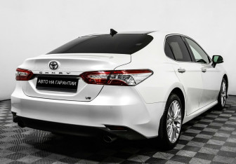 Подержанный автомобиль Toyota Camry Sedan 2019 года (5 фото)
