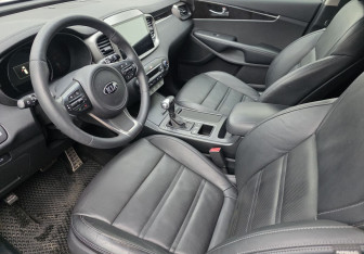 Подержанный автомобиль Kia Sorento 2017 года (8 фото)