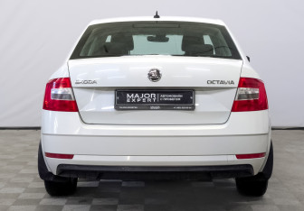 Подержанный автомобиль Skoda Octavia Liftback 2018 года (6 фото)
