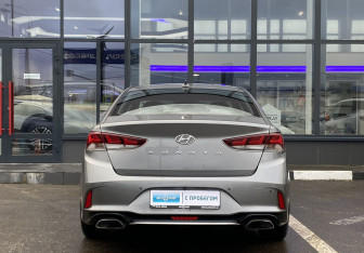 Подержанный автомобиль Hyundai Sonata 2018 года (6 фото)