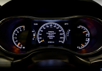Подержанный автомобиль Jeep Grand Cherokee 2021 года (13 фото)