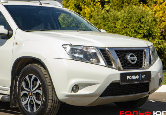 Подержанный автомобиль Nissan Terrano 2015 года (17 фото)