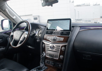 Подержанный автомобиль Infiniti QX80 2018 года (16 фото)
