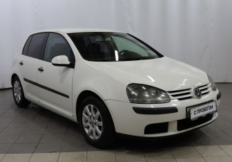 Подержанный автомобиль Volkswagen Golf Hatchback 2004 года (3 фото)