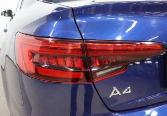 Подержанный автомобиль Audi A4 Sedan 2017 года (24 фото)
