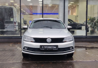 Подержанный автомобиль Volkswagen Jetta Sedan 2015 года (2 фото)