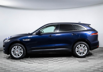 Подержанный автомобиль Jaguar F-Pace 2016 года (8 фото)