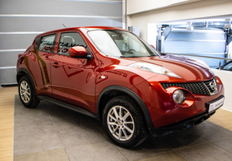 Подержанный автомобиль Nissan Juke 2014 года (3 фото)