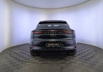 Подержанный автомобиль Porsche Cayenne 2024 года (6 фото)