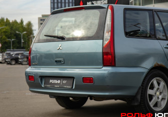 Подержанный автомобиль Mitsubishi Lancer Wagon 2007 года (18 фото)