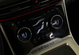 Подержанный автомобиль Exeed VX 2023 года (18 фото)