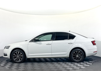 Подержанный автомобиль Skoda Octavia Liftback 2018 года (8 фото)