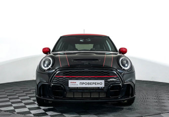 Подержанный автомобиль MINI Hatch 2021 года (2 фото)
