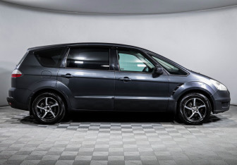 Подержанный автомобиль Ford S-MAX 2006 года (4 фото)