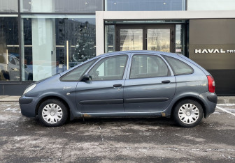 Подержанный автомобиль Citroen Xsara Picasso 2008 года (8 фото)
