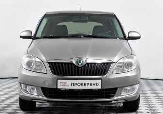 Подержанный автомобиль Skoda Fabia Hatchback 2011 года (2 фото)