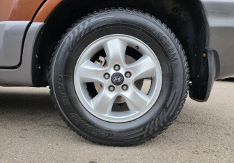 Подержанный автомобиль Hyundai Santa Fe 2003 года (18 фото)