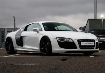 Подержанный автомобиль Audi R8 Coupe 2011 года (3 фото)