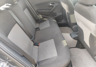 Подержанный автомобиль Volkswagen Polo Sedan 2010 года (11 фото)