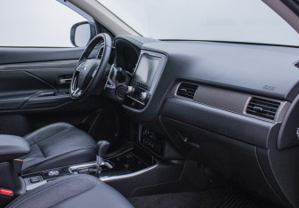 Подержанный автомобиль Mitsubishi Outlander 2020 года (9 фото)