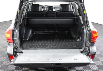 Подержанный автомобиль Toyota Land Cruiser Suv 2014 года (10 фото)
