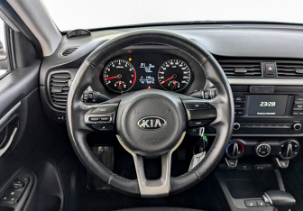 Подержанный автомобиль Kia Rio Sedan 2021 года (21 фото)