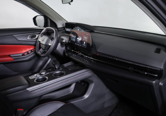 Подержанный автомобиль Changan UNI-S 2024 года (11 фото)