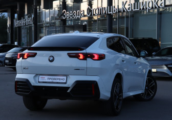 Подержанный автомобиль BMW X2 2024 года (25 фото)