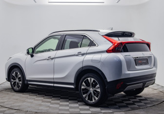 Подержанный автомобиль Mitsubishi Eclipse Cross 2018 года (3 фото)