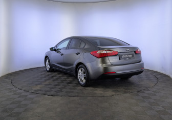 Подержанный автомобиль Kia Cerato Sedan 2015 года (7 фото)