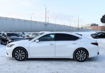Подержанный автомобиль Lexus ES 2021 года (8 фото)
