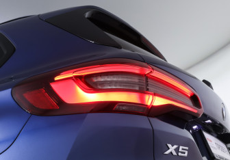 Подержанный автомобиль BMW X5 2021 года (22 фото)