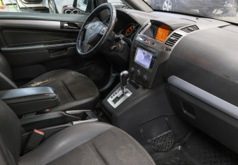 Подержанный автомобиль Opel Zafira Compactvan 2007 года (6 фото)