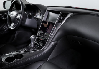 Подержанный автомобиль Infiniti Q50 2015 года (9 фото)