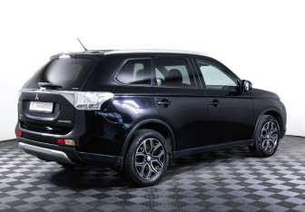 Подержанный автомобиль Mitsubishi Outlander 2014 года (5 фото)